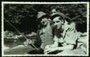 A 1 nouveau: photo / format carte postale / horizontal / noir blanc / A 19 ans avec son grand-père (1954)
