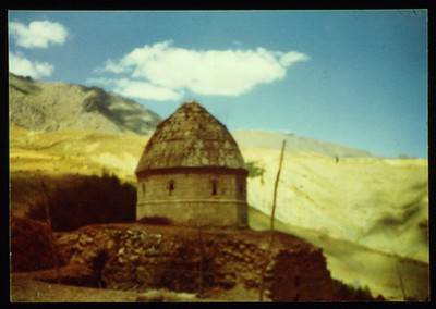 B 20: photo / format carte postale / horizontal / couleur/ Eglise arménienne