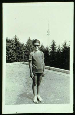 F 17: photo / format carte postale / vertical / noir blanc / S. à Belgrade, 1970